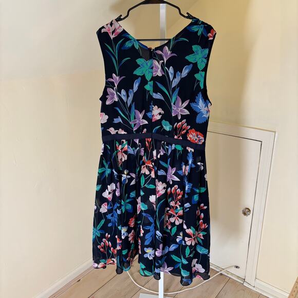 Talbots EUC Women's Navy Floral Chiffon Surplice Neck Sleeveless Dress 16P - Picture 6 of 7